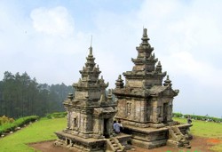 Hiking Sambil Wisata Sejarah di Candi Gedong Songo