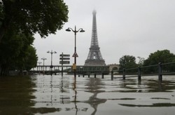 Museum Louvre di Paris Ditutup untuk Amankan Karya Seni dari Banjir