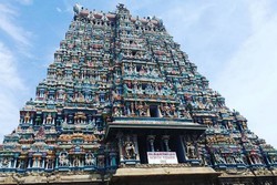 India Punya Kuil Berlapis Ribuan Patung Warna-warni