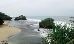 Menikmati Indahnya Pantai Kukup di Gunungkidul