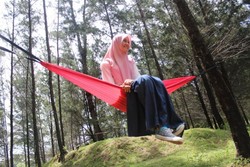 Santai Dulu Pakai Hammock di Pantai Lhoknga, Aceh