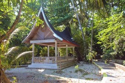 Pantai Pasir Putih & Makam Keramat di Pulau Angso Duo