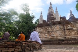 Menengok Teduhnya Kuil Tujuh Pagoda di Chiang Mai
