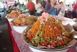 Menu Berbuka Lengkap Ada di Pasar Pabukoan, Sumbar