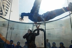 Skydiving di Atas Kapal Pesiar Ovation of The Seas, Dahsyat!
