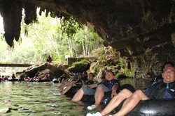 Foto-foto Menjelajahi Gua Pindul