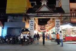 Chiang Rai Night Bazaar, Tempat Belanja Murah di Thailand