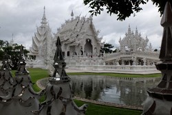 Kuil Putih di Thailand, Gambaran Surga dan Neraka