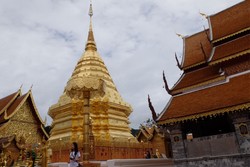 Vihara di Atas Gunung yang Menakjubkan di Thailand