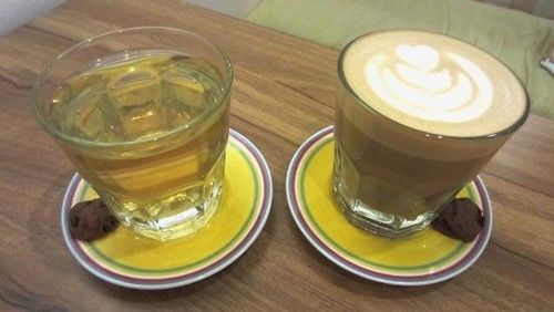 Enaknya Menikmati Cafe Latte Bersama Churros Cokelat yang Legit