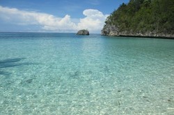 Terpesona Birunya Laut di Pulau Kadidiri, Togean