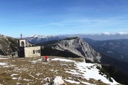 Mabuk, Pemandu Telantarkan 60 Orang Turis di Pegunungan Hungaria