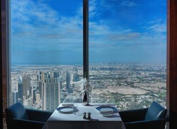 At.mosphere, Restoran di Atas Langit Dubai