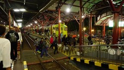 Kala Pagi di Stasiun Tugu