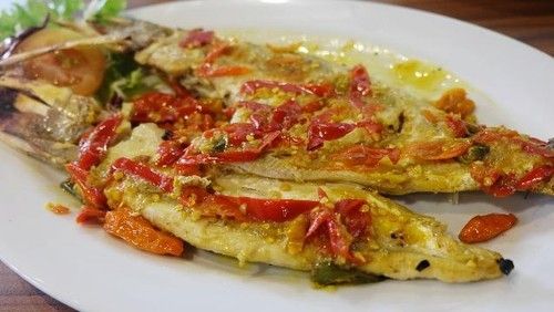 Huah! Pedas Berempah Ikan Sukkang Bakar Berbumbu Rica Merah