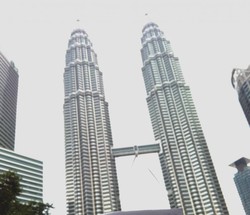Yang Wajib Saat ke Kuala Lumpur, Mendatangi Petronas
