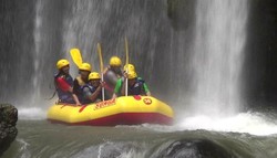 Ketika Empat Imam Masjid Palestina Main Arung Jeram di Probolinggo