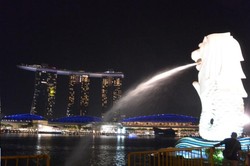 Gemerlap Cahaya Malam di Singapura