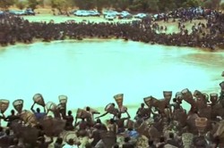 Mungkin, Ini Cara Memancing Ikan Paling Gila di Dunia