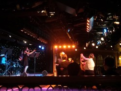 Geliat Kehidupan Malam di Kapal Pesiar Diamond Princess