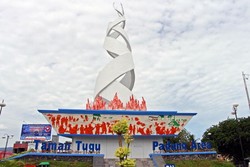 Ngabuburit Asyik di Monumen Tugu Padang Area, Sumbar