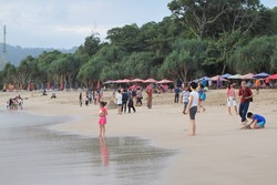 Hai Kamu yang Libur Lebaran, Jangan Buang Sampah Sembarangan Ya!