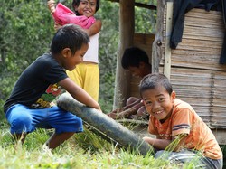 Bermain Ban, Anak Toraja