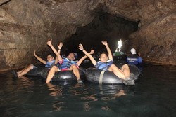 Libur Usai Lebaran di Yogya, Cave Tubing Seru di Goa Pindul
