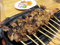 Kenyal Gurih, Sate Domba Hot Plate dengan Sambal Pedas