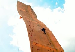 Inikah Panjat Dinding Paling Tinggi di Dunia?