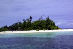 Terpesona Pulau Tolobundu, Keindahan Bahari di Sulteng