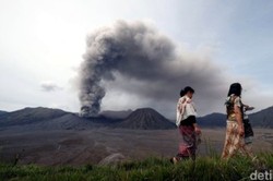 Kasada Rawan Saat Bromo Erupsi, Ini Reaksi Warga Tengger