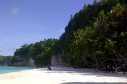 Keindahan Pantai Kelapa Lima di Sulawesi Tengah
