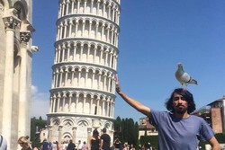 Traveler Ini Minta Foto Liburannya Diedit, Hasilnya Malah Bikin Tertawa