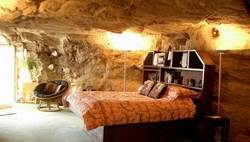Menginap Unik di AS, Coba Tidur di Hotel Dalam Gua