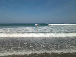 Dari Berjemur Hingga Surfing di Pantai Kuta