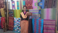Mengenal Tenun Lombok di Desa Adat Sade