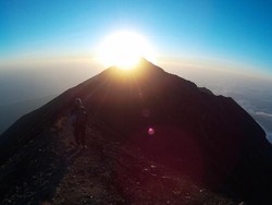 Perjuangan Panjang Mendaki Atap Pulau Bali
