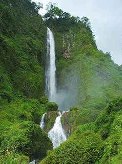 Cianjur Punya Air Terjun Secantik Ini