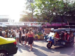 Bukan Bali, Destinasi Favorit Turis China Adalah Bangkok