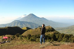 Terpesona Indahnya Gunung Prau & Telaga Warna di Dieng