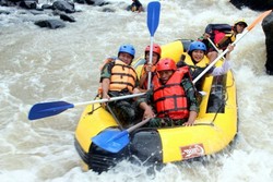 Ekstrem! Uji Nyali Taklukkan Jeram Glenmore Banyuwangi