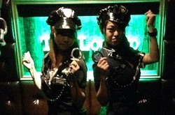 Restoran Horor di Jepang, Bertema Penjara & Diborgol Sipir Seksi