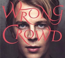 Wrong Crowd Tom Odell: Narasi Masa Lalu yang Ekspresif