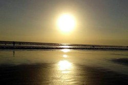 Senja Tenggelam di Pantai Double Six Bali