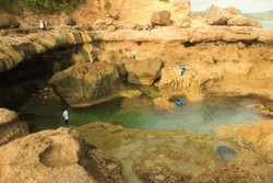 Pantai Kedung Tumpang, Jacuzzi Alam dari Tulungagung