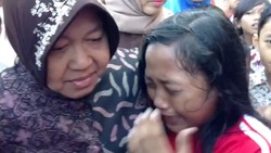 Tangis Bocah SD Inginkan Risma Tetap di Surabaya