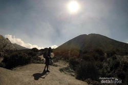 Liburan ke Bromo, Jangan Lupa Mendaki Gunung Batok