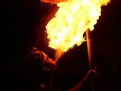 Manusia Bernafas Api di Ubud