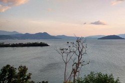 Menanti Sunset Dahsyat Pantai Kolo di Bima